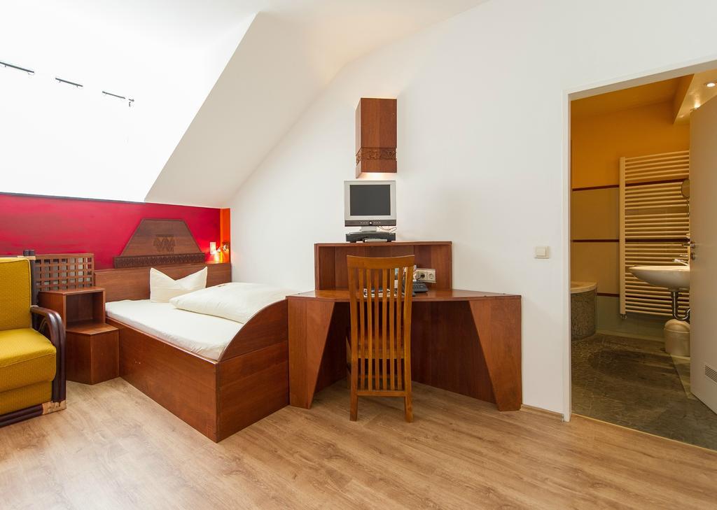 Hotel Monpti Хайделберг Стая снимка